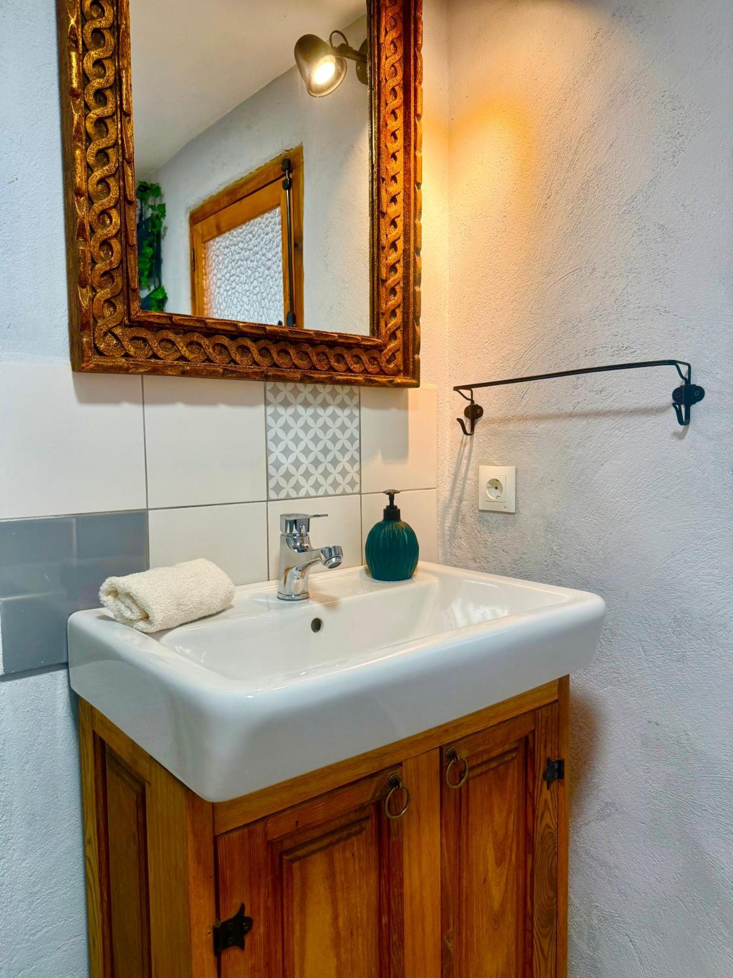 Casa Mona- Andalucian Mountain Village Getaway غويخار سييرا المظهر الخارجي الصورة